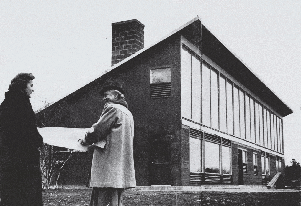 Eleanor Raymond and Mária Telkes at the Dover Sun House. 1948.