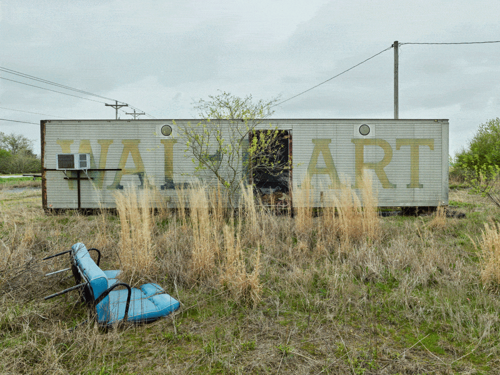 Photograph of abandoned semi-trailer in Waldenburg, Arkansas.