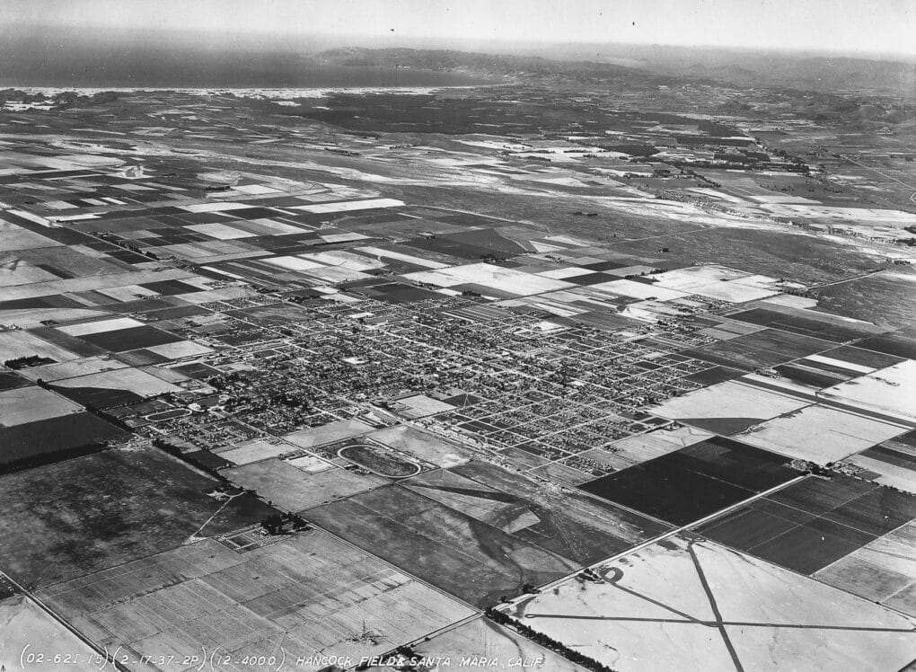 Aerial view of Santa Maria farmland, photographed by the War Department, Army Air Forces, 1937. 