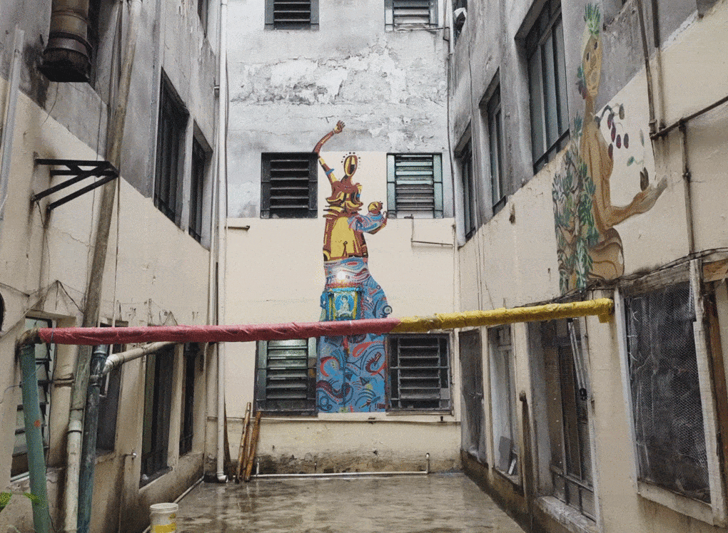 In São Paulo, the courtyard of an occupied building. 
