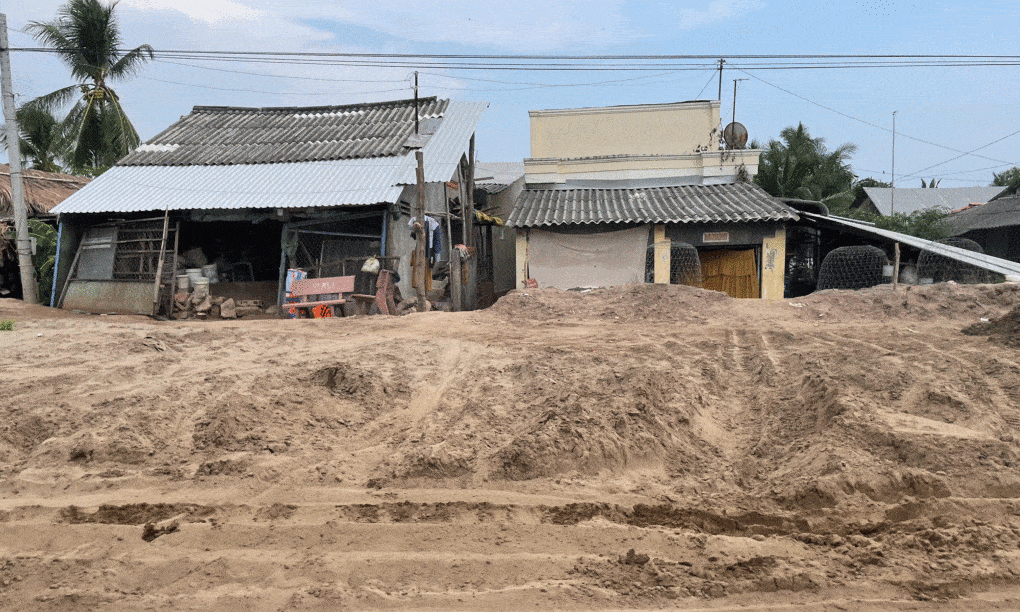 Sóc Trang, Việt Nam, earth-moving to make way for construction of an elevated road.