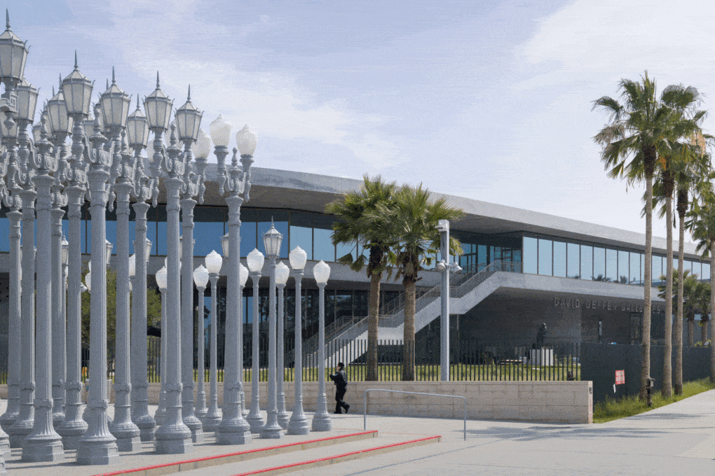 LACMA, Geffen Galleries, view northeast from Wilshire Boulevard,with Chris Burden’s Urban Light (2008) in the foreground. 